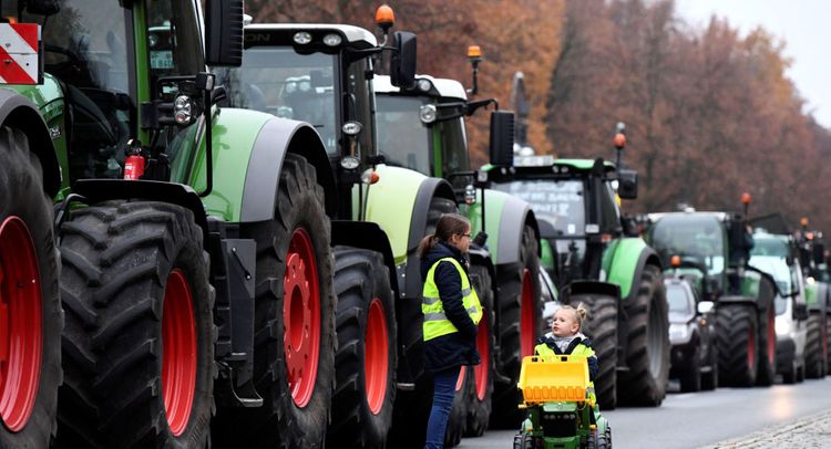Thousands of tractors block traffic in Berlin as farmers protest new agricultural policies