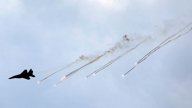 Israeli warplanes strike targets in Gaza following rocket launches