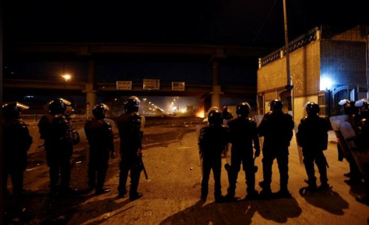 Iraq protesters torch Iran consulate in Najaf, curfew imposed