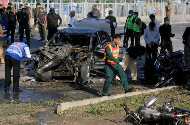Blast injures 10 in Pakistan