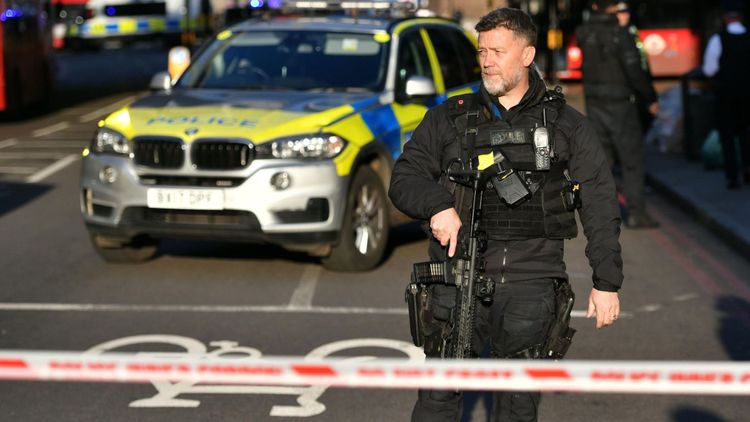 Armed police deployed to London Bridge amid reports of shooting incident 