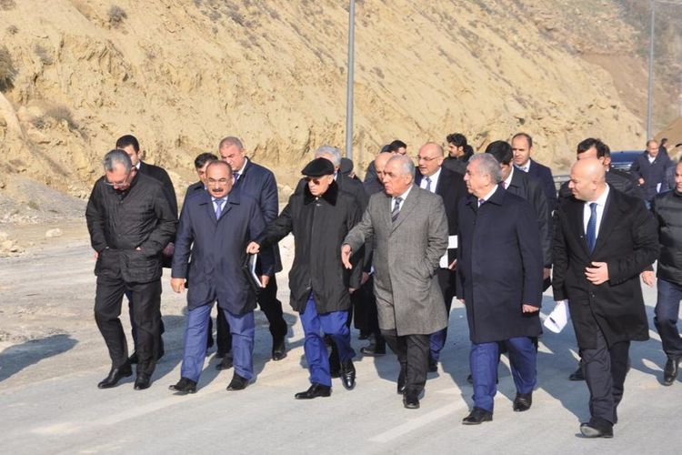 Landslide site on Bibiheybat road reviewed  - PHOTOSESSION