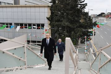 President Ilham Aliyev viewed work done as part of expanding Baku-Sumgayit highway - UPDATED