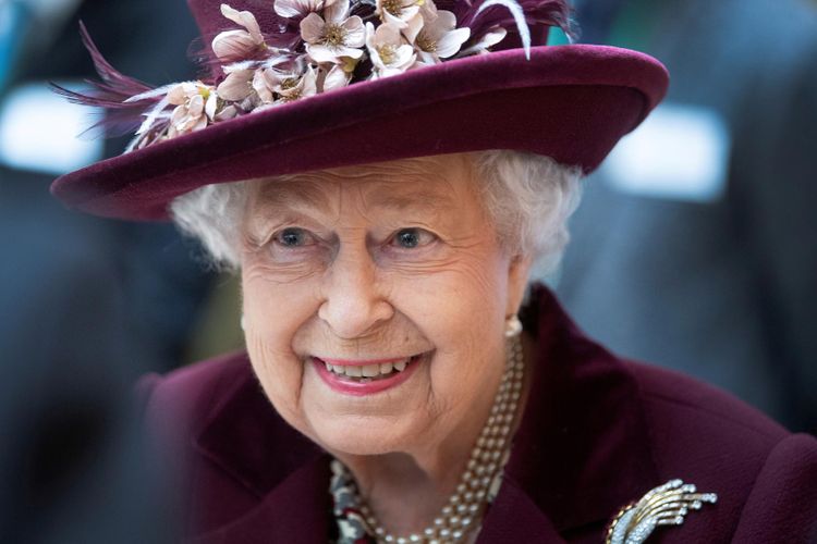 UK's Queen Elizabeth thanks health workers around the world