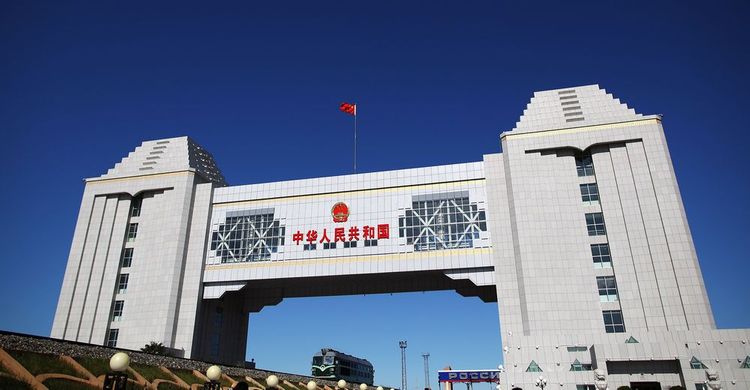 China to close last passenger checkpoint on Russian border