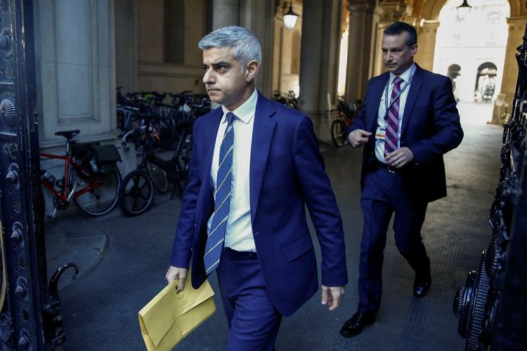  London mayor: UK nowhere near lifting coronavirus lockdow