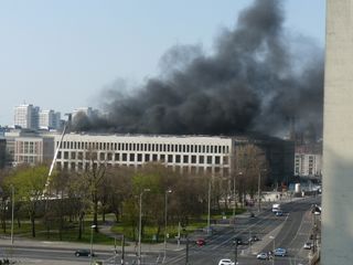 Blaze engulfs new building of city palace in Berlin, one injured 
