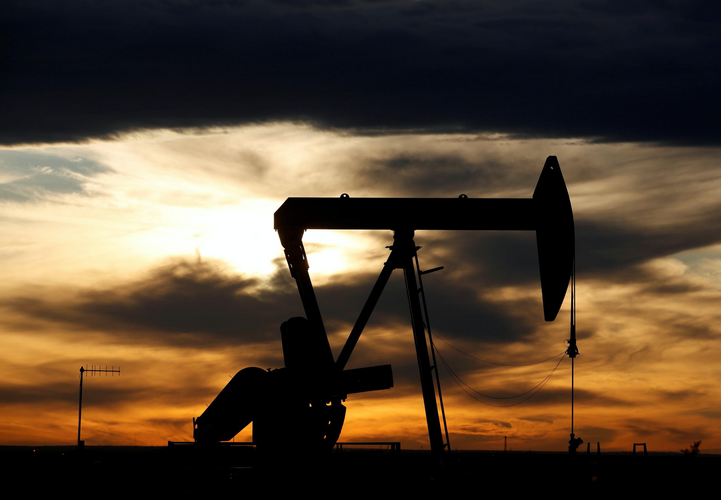 Russia, Saudi to debate oil output cuts as U.S. resists joining