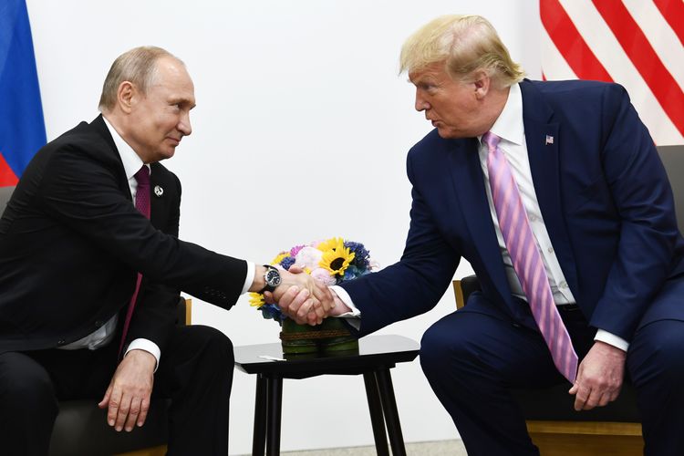 Kremlin: Putin and Trump agree to pursue Russian-US consultations on oil market 