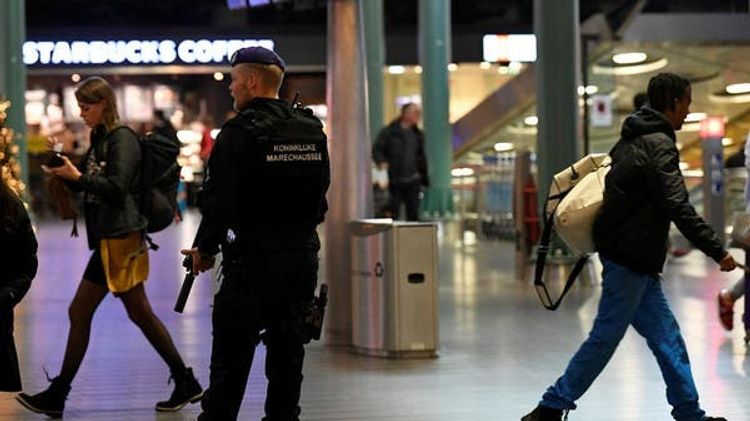 Dutch military police arrest two men with gun at Schiphol airport