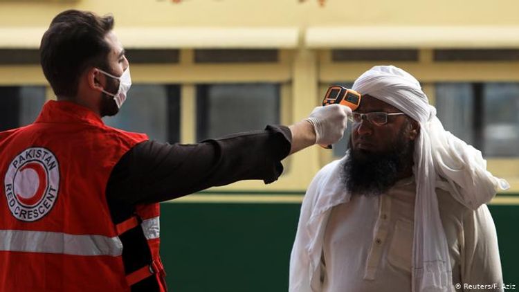 PM Imran extends Pakistan coronavirus lockdown by two weeks