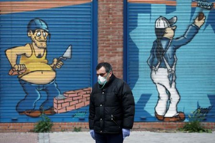 Spain's daily death toll from coronavirus slips to 523, total at 18,579