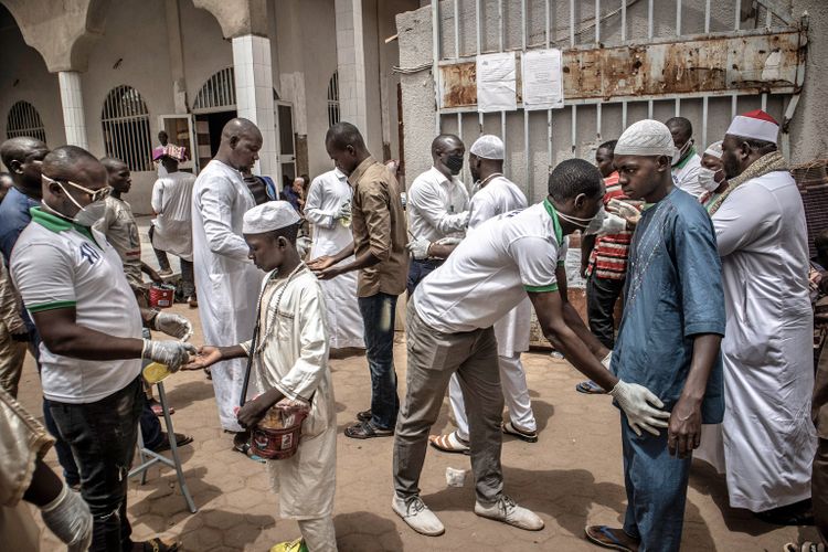 America and Europe could be hit by FOUR waves of coronavirus if the virus is allowed to ravage Africa, expert warns