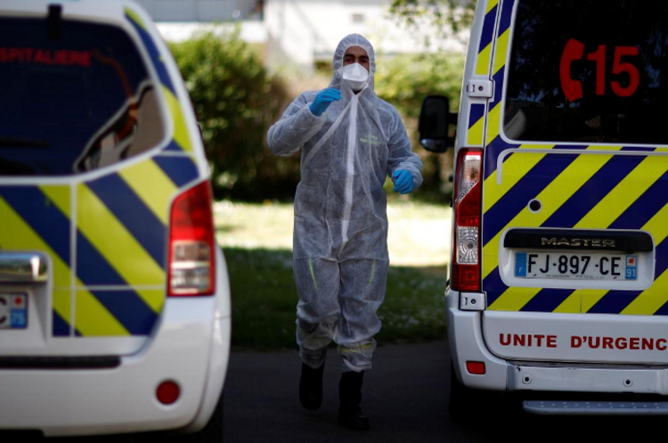 French coronavirus death toll rises, intensive care numbers down