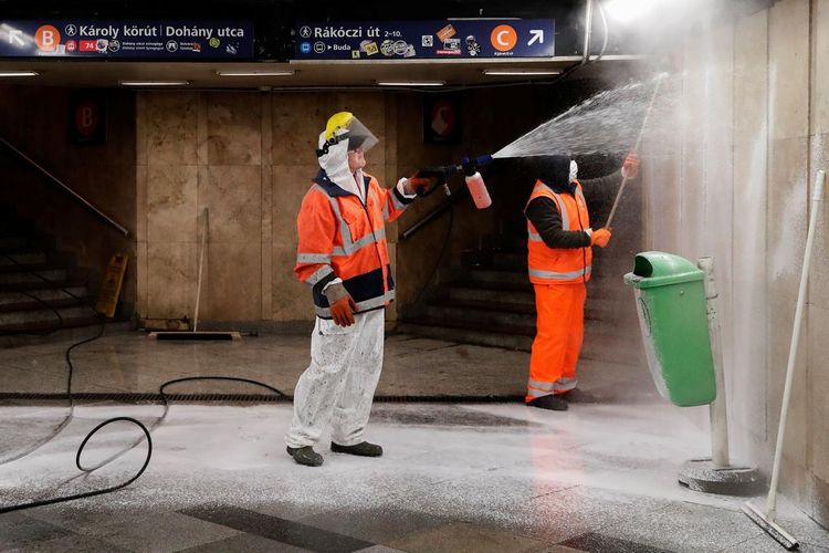  Hungary extends national lockdown to contain spread of coronavirus