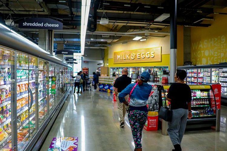 Grocery giveaway draws huge crowds in US amid coronavirus outbreak