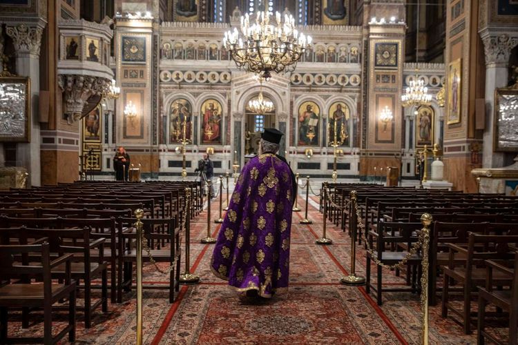 Putin to skip Easter service, visit chapel in his suburban residence