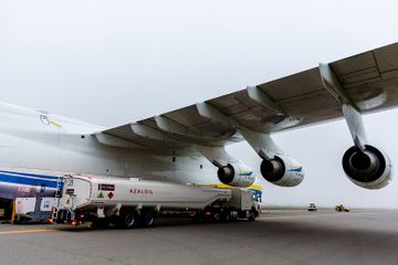 Largest Aircraft in the world lands in Baku - PHOTO - VIDEO
