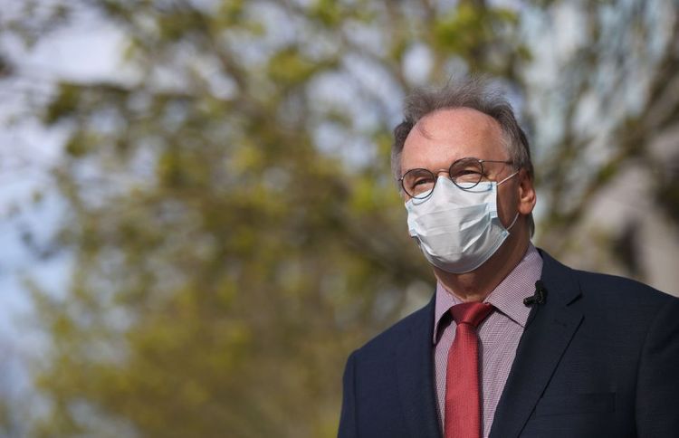 German State of Saxony introduces mandatory face masks amid ease of lockdown measures - VIDEO