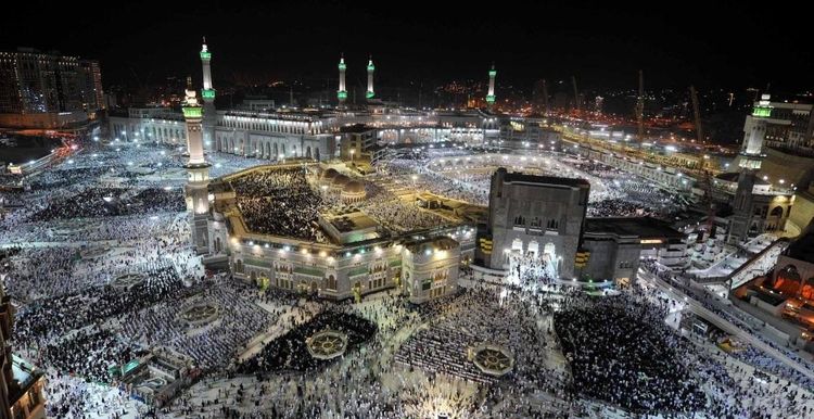 Saudi Arabia suspends praying in the Two Holy Mosques in Ramadan