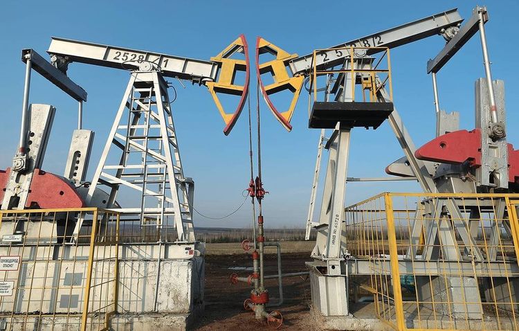Brent crude oil price down below $25 per barrel