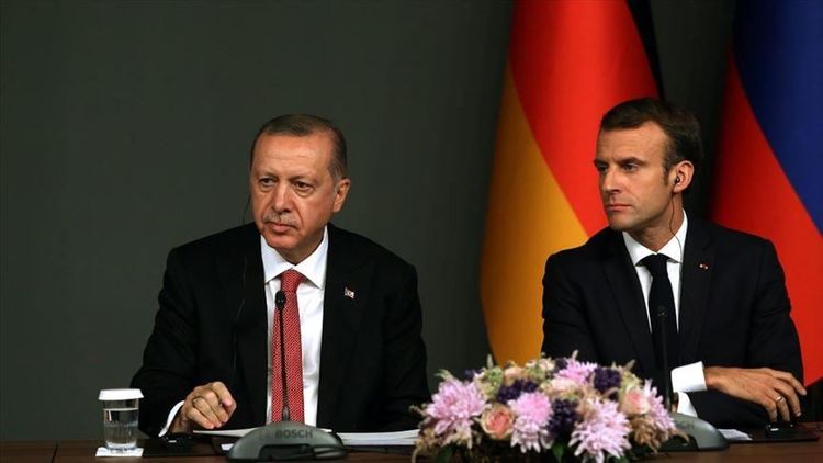 Turkish, French leaders discuss fight against COVID-19