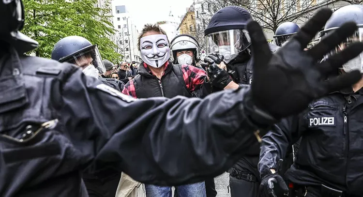 Berlin police arrest over 100 protesters for violating COVID-19 restrictions