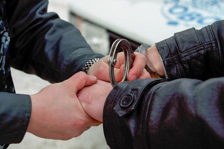 Masked people take away $ 10 thousand from driver in Baku
