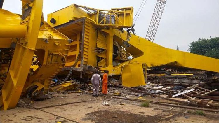 Crane collapses at Hindustan Shipyard in India's Andhra Pradesh leaving at least 10 dead - VIDEO