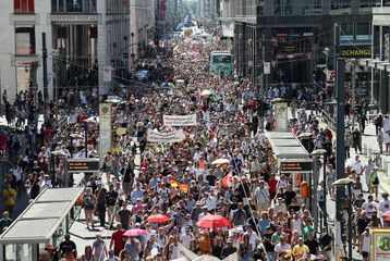 Thousands march in Berlin against coronavirus curbs - PHOTO