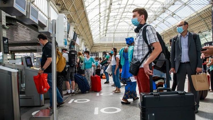 Second coronavirus wave 'very likely' in France 