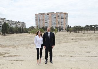 President Ilham Aliyev viewed works to be done in new forest type park in Yasamal district