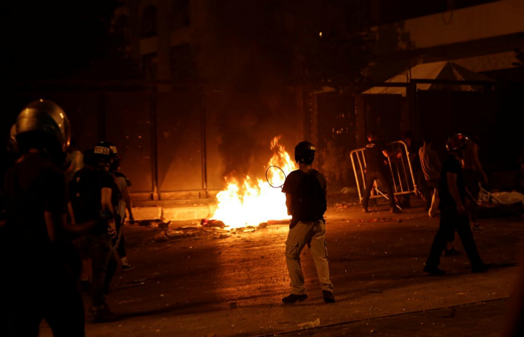 Fire breaks out near Lebanese parliament amid clashes with protesters