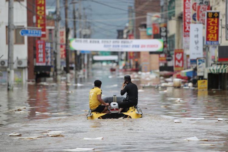 31 dead, 11 missing as heavy rain falls across S. Korea