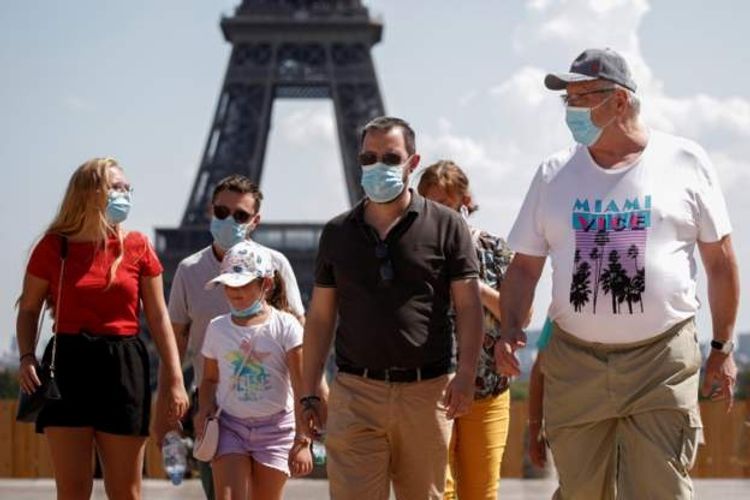 Masks outdoors become compulsory in many parts of Paris