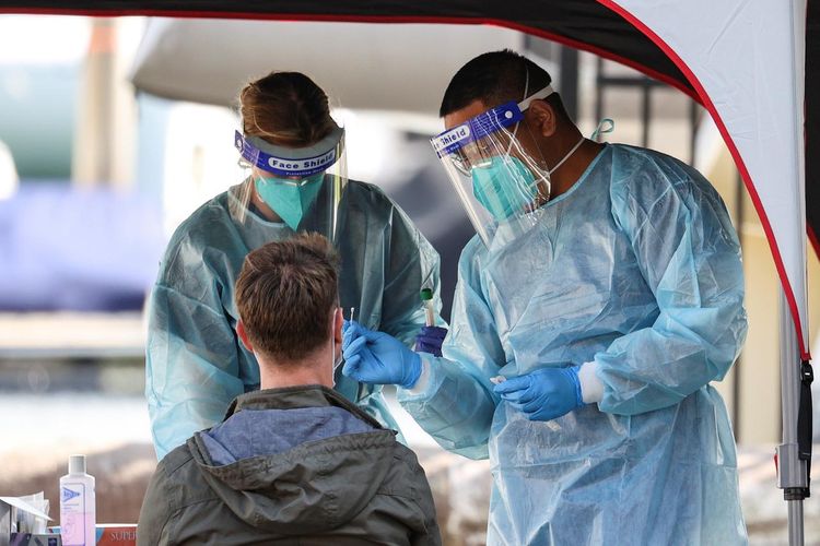 Australia says COVID-19 outbreak shows signs of peaking