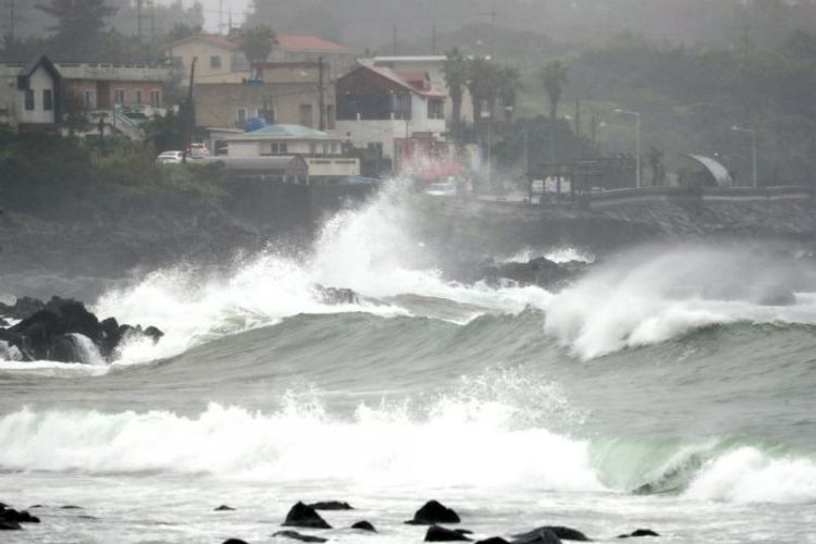 Typhoon “Mekhala” strikes the Eastern coast of China