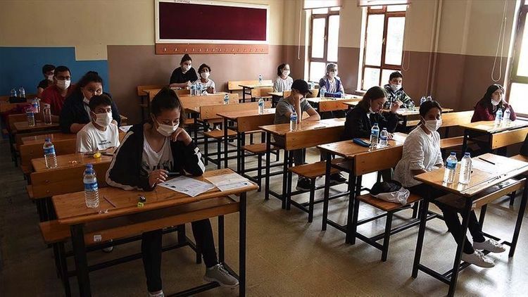 WEF warns against "too early" reopening of schools