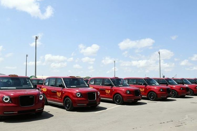  President Ilham Aliyev viewed new TX London taxis delivered to Baku