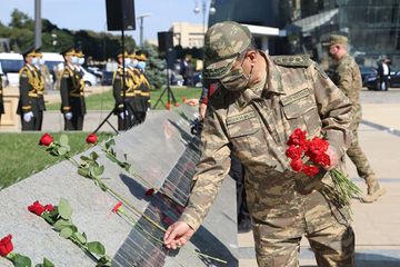 Heads of the Defense Ministries of Azerbaijan and Turkey visit the Alley of Honor and the Alley of Martyrs