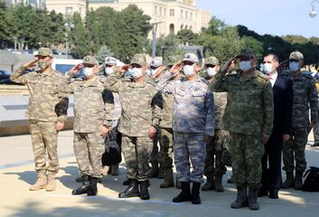 Heads of the Defense Ministries of Azerbaijan and Turkey visit the Alley of Honor and the Alley of Martyrs