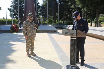 Heads of the Defense Ministries of Azerbaijan and Turkey visit the Alley of Honor and the Alley of Martyrs