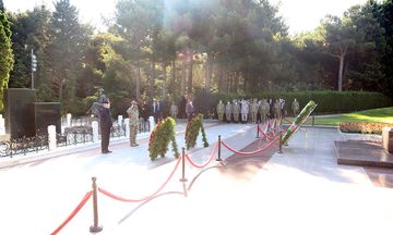 Heads of the Defense Ministries of Azerbaijan and Turkey visit the Alley of Honor and the Alley of Martyrs