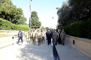 Heads of the Defense Ministries of Azerbaijan and Turkey visit the Alley of Honor and the Alley of Martyrs