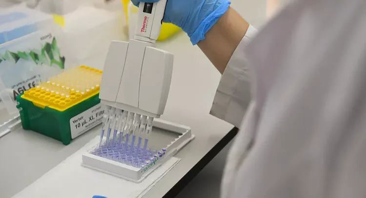 Volunteers show no adverse effects in trial of COVID-19 vaccine by Russia's vector, watchdog Says