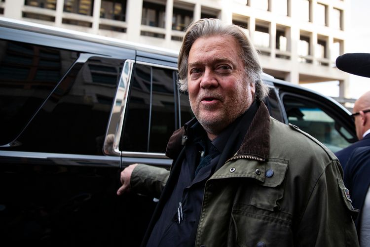 Former Trump adviser Steve Bannon arrested