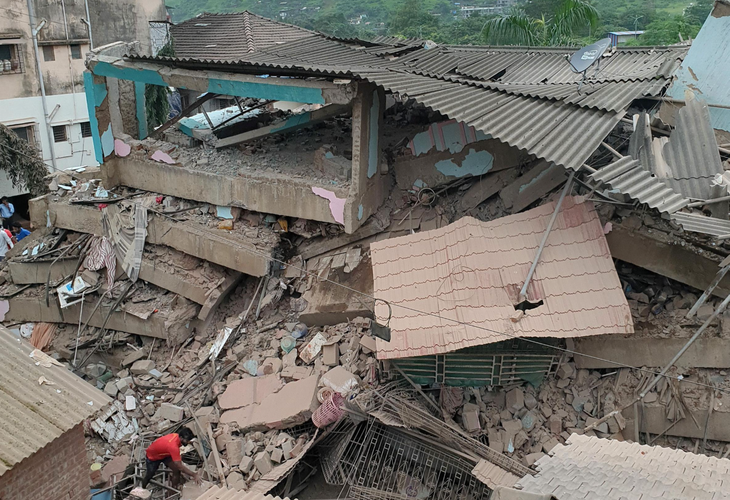 At least 100 feared trapped in building collapse south of Mumbai