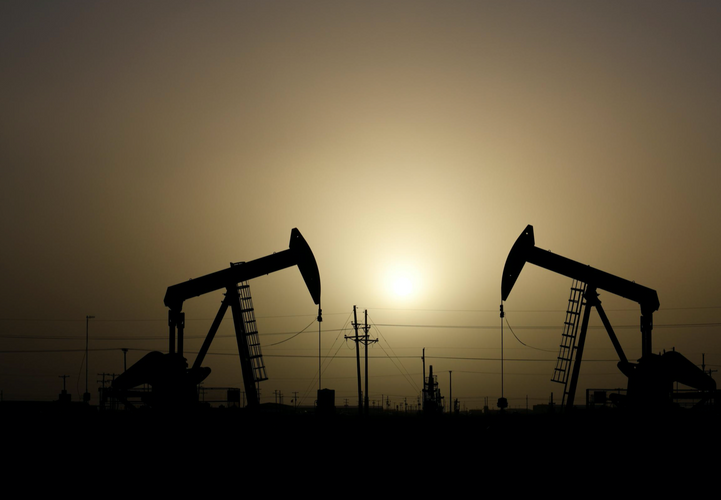 Oil treads water as huge Gulf of Mexico storm shuts output
