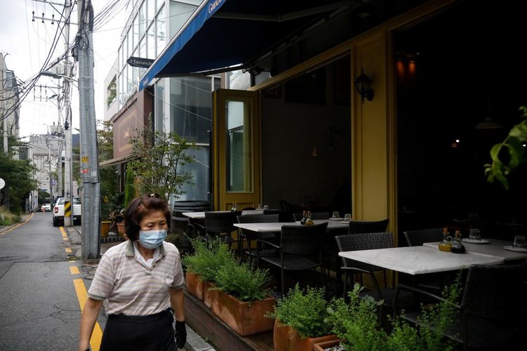 South Korea stops short of toughest coronavirus measures despite case rise