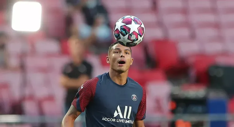Chelsea sign ex-PSG defender Thiago Silva